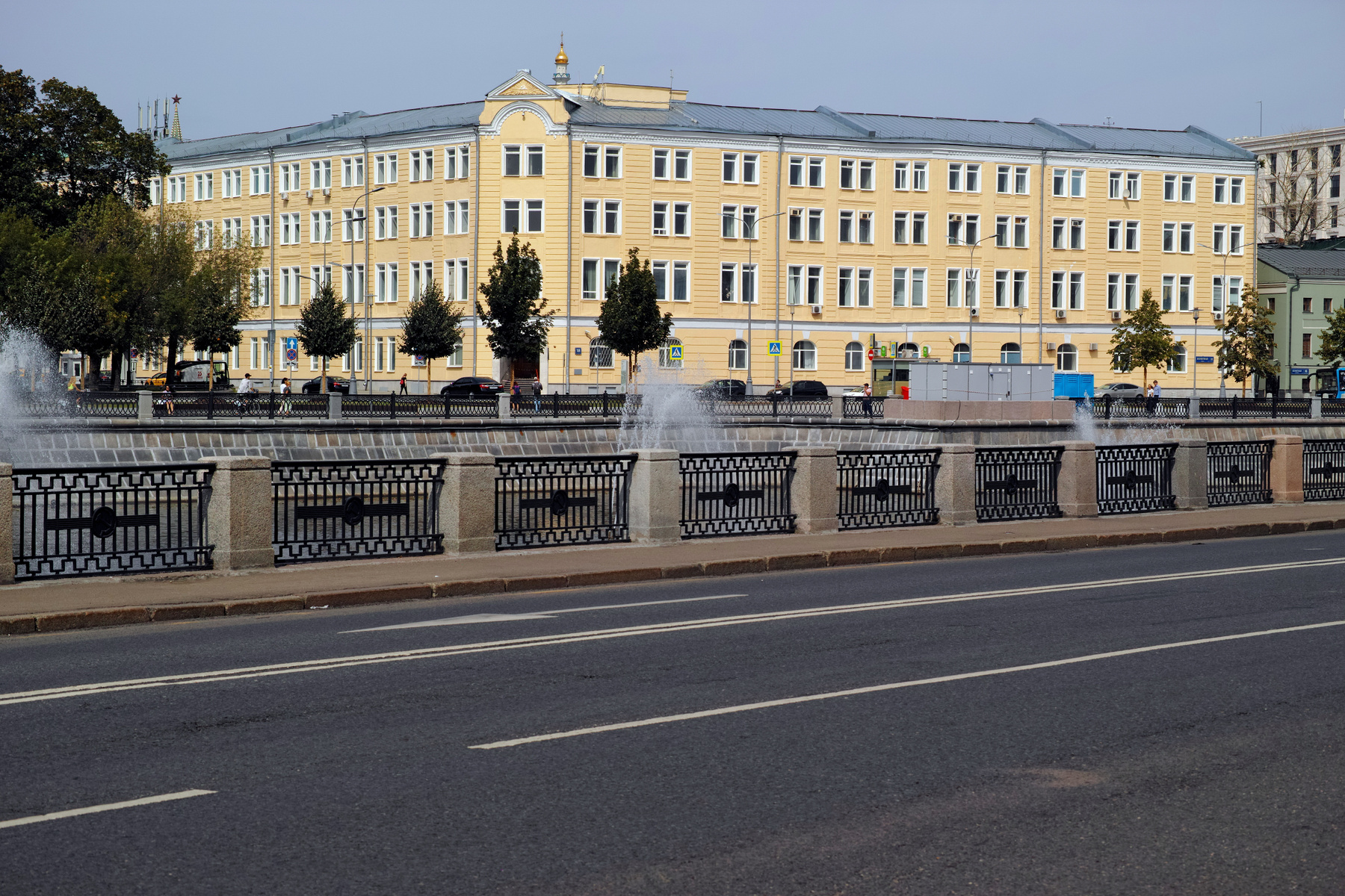 Кадашёвская набережная город Москва канал Водотводный набережная Кадашёвская