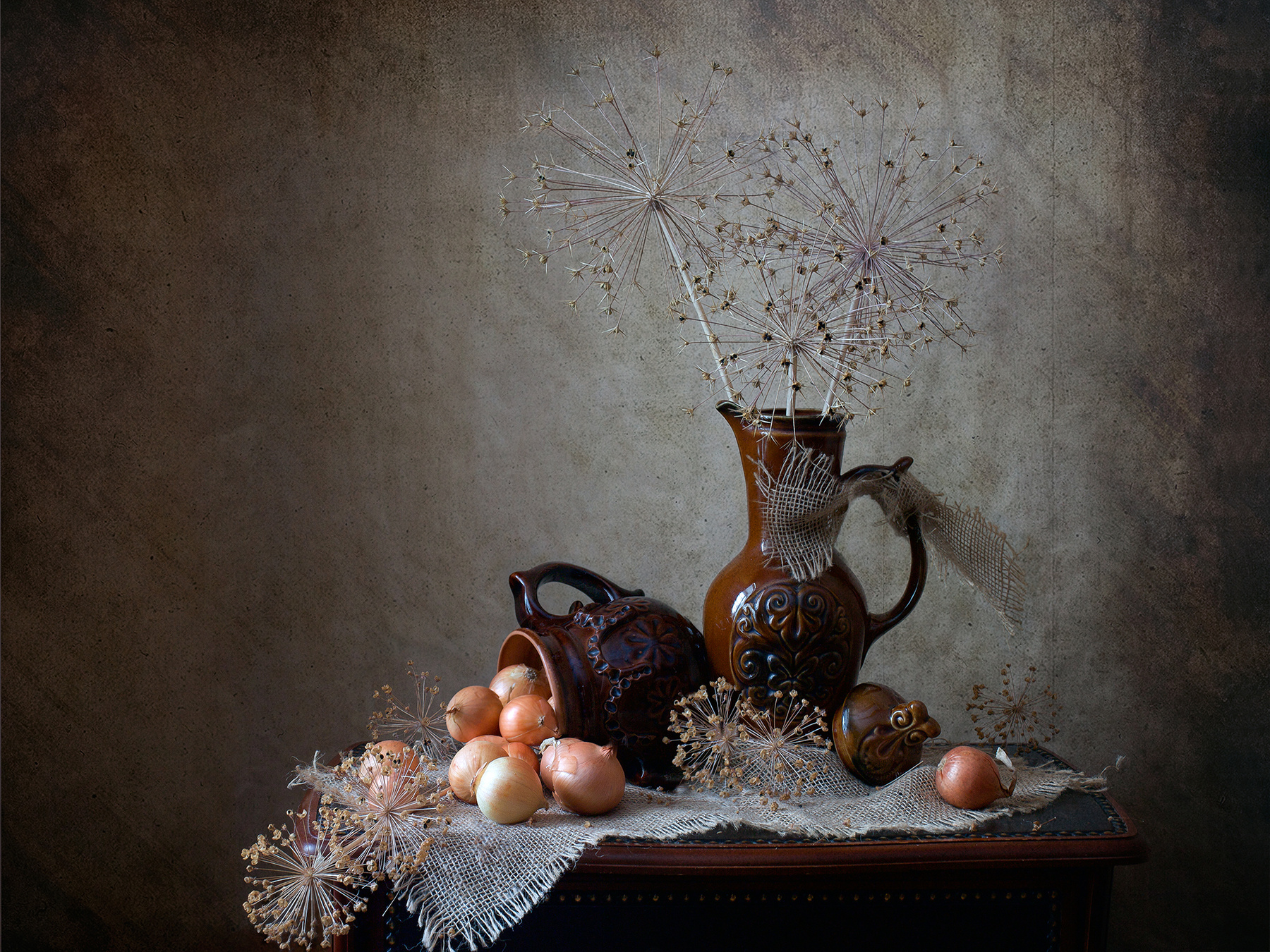 С луком... миламиронова фотонатюрморт stilllife осень кувшин лук аллиум букет