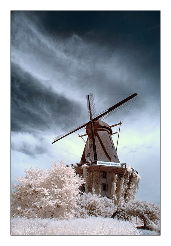 Из музея ветряных мельниц...(ИК) озеро река девушка горы hoya IR72 Gifhorn ich kann nicht nur IR-fotos machen :)