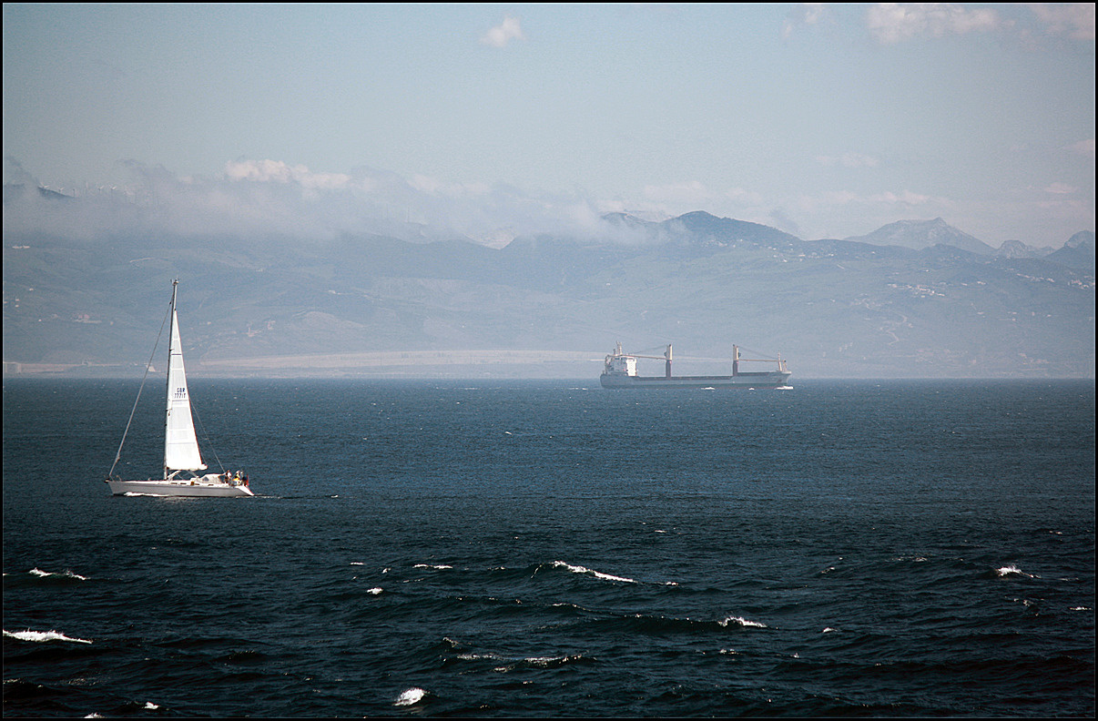 Гибралтар espainia espanha espanya españa punta marroquin strait of gibraltar атлантика африка волна гибралтар горы корабль марокко море паром средиземное море танжер тарифа яхта