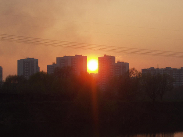 Взападне... Солнце, город