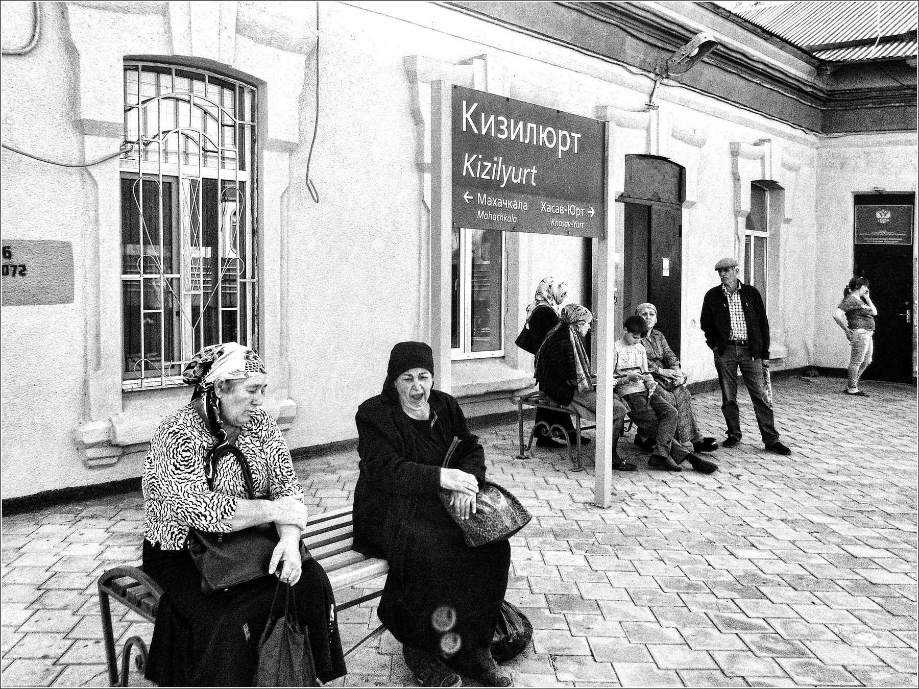 *Утренний поезд* фотография путешествие Дагестан перрон вокзал Кизилюрт пассажиры жанр сентябрь Фото.Сайт Photo.Sight Светлана Мамакина Lihgra Adventure