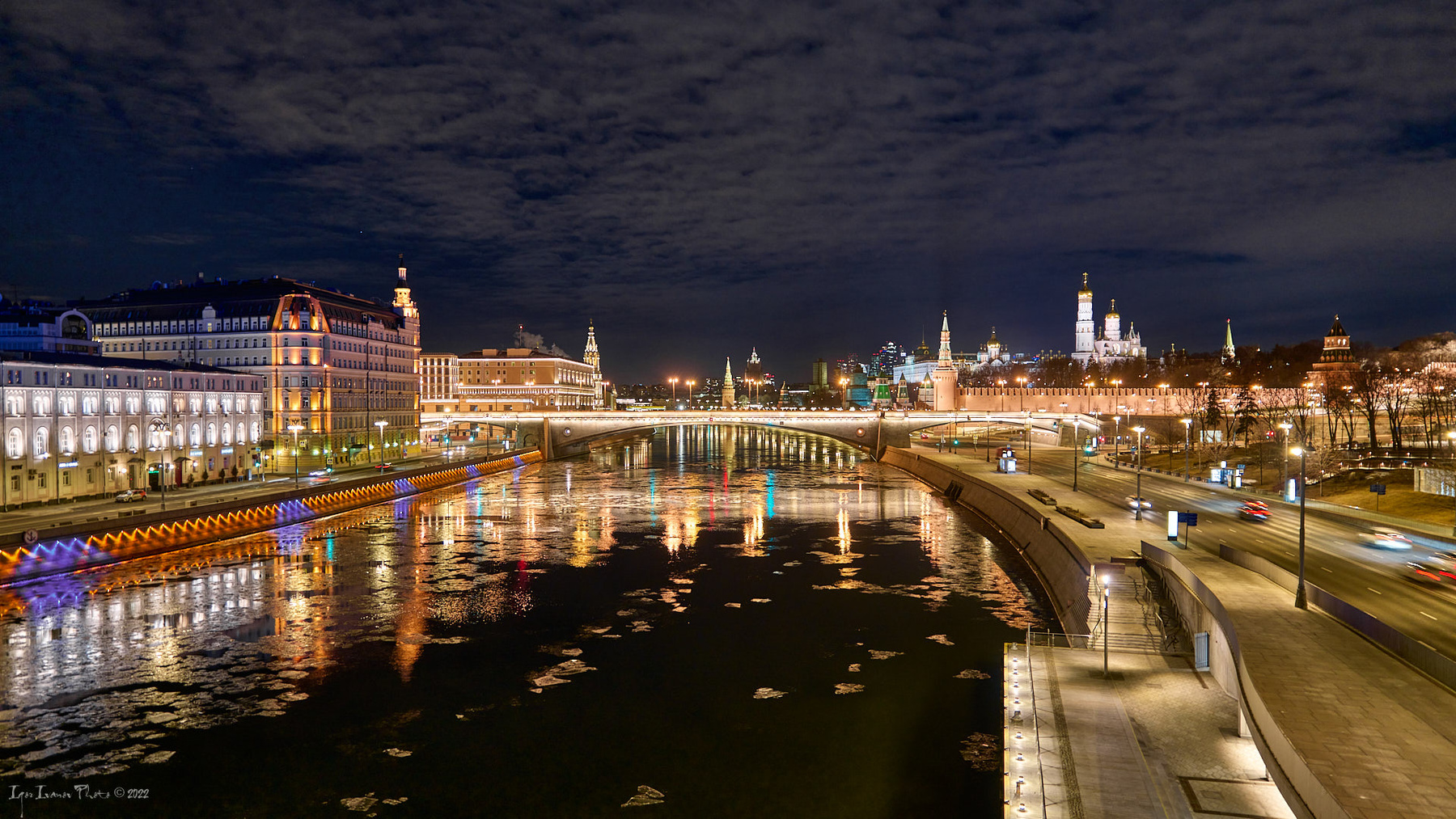 Москва, вид с Парящего моста на Кремль и Большой Москворецкий мост 