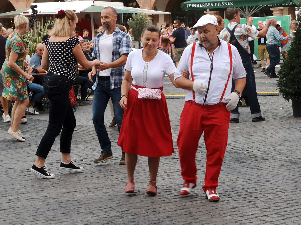 танцы на площади 