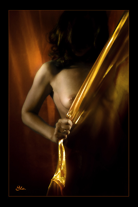 Gold Line Nataly
