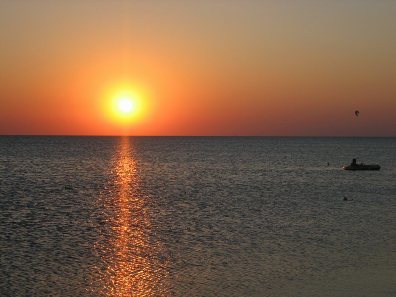 ...нежно с морем прощалось море закат лето