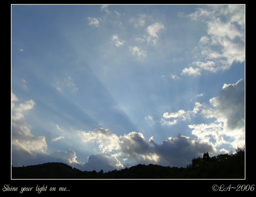 Shine Your Light On Me небо облака тучи синее голубое белое луч свет свобода радость освобождение свет день закат предзакатная море-в-небе