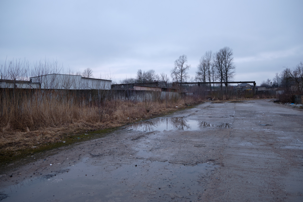 Весна в городе 9 весна вечер дорога лужи деревья здания