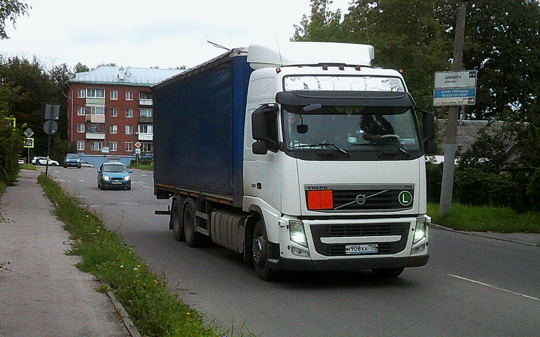 VOLVO VOLVO авто тягач улица город осень