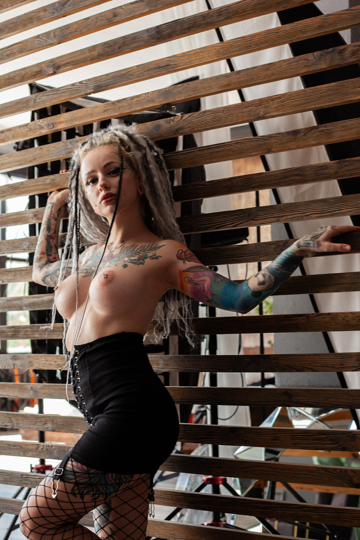Nude model ню обнаженная девушка красивая тату татуировки молодая студия фотосессия