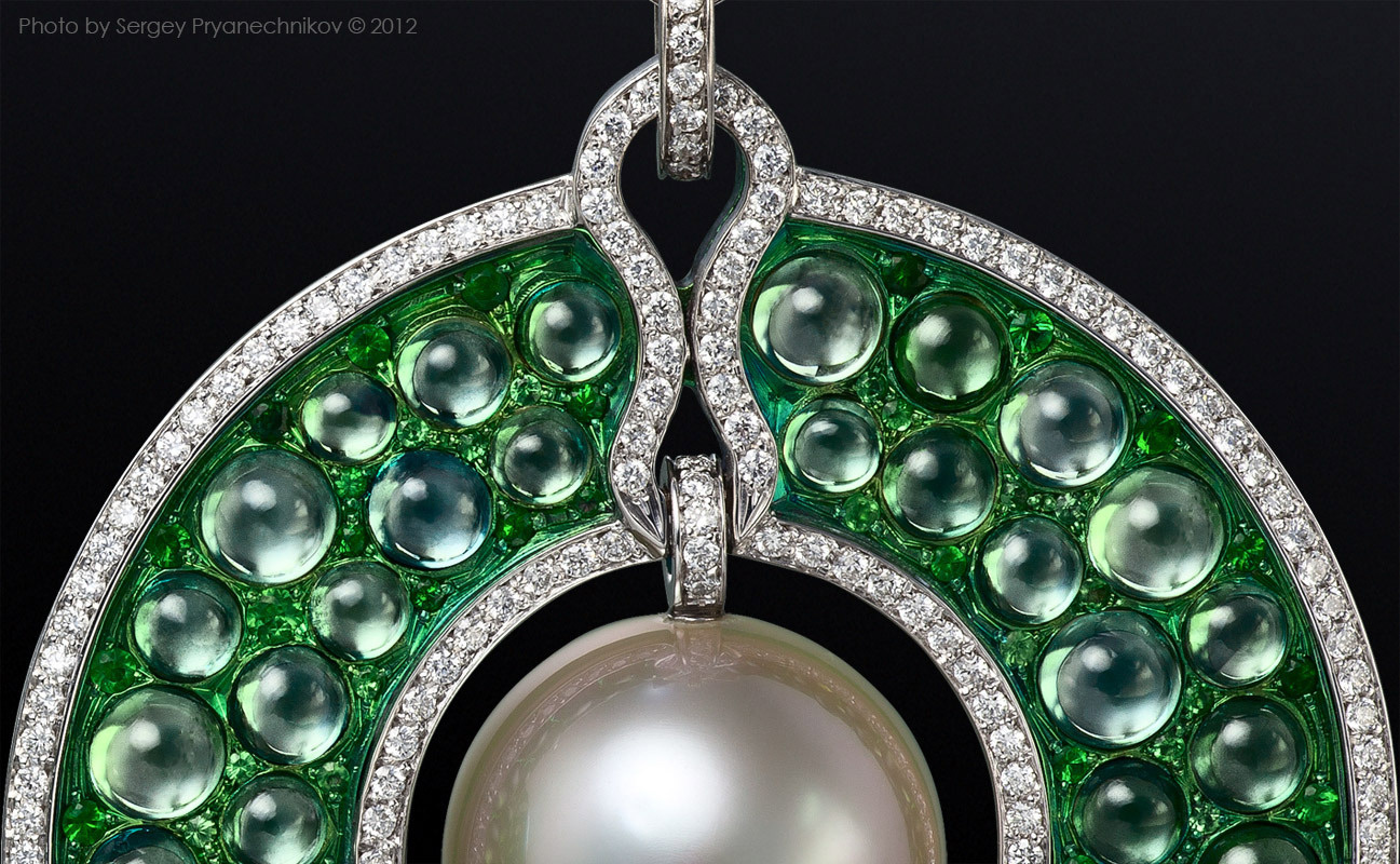 Ювелирный постер. Diamond Jewelry. Фотосъемка ювелирных изделий с бриллиантами, жемчугом и драгоценными камнями. Jewellery Photography  Ваевская Прянечников Pryanechnikov жемчуг цавориты сапфиры титан 
