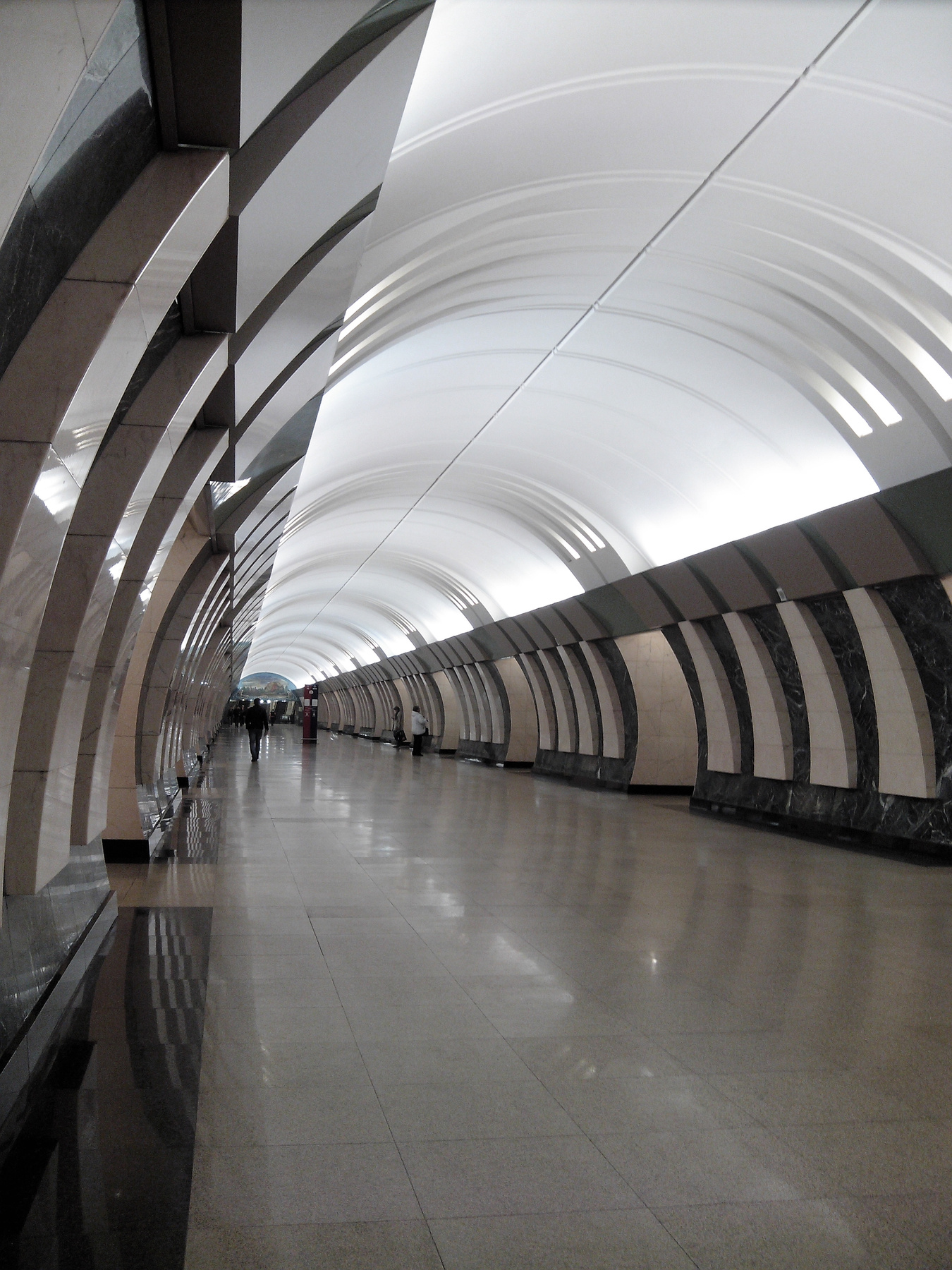 На станции метро москва станция
