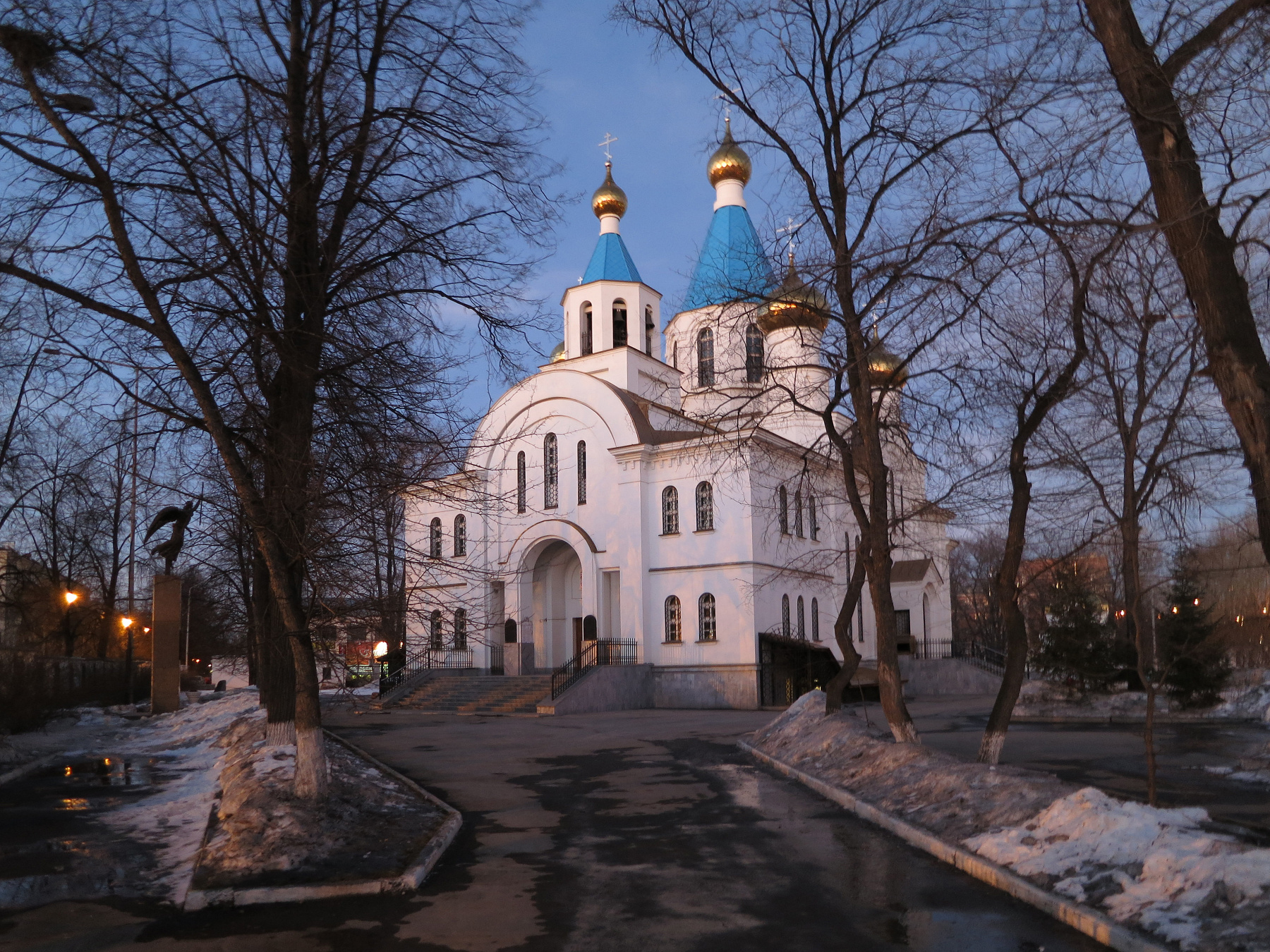 Храм Рождества мартовским вечером Екатеринбург храм Рождества