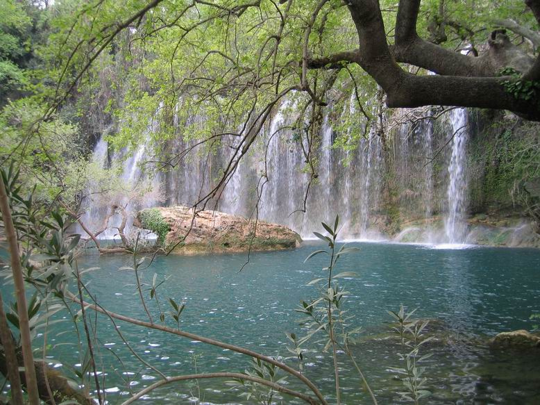 Зеленый водопад Зеленый водопад