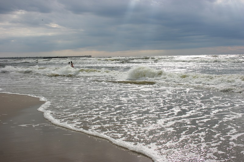 вроде бы лето паланга море балтика волна луч