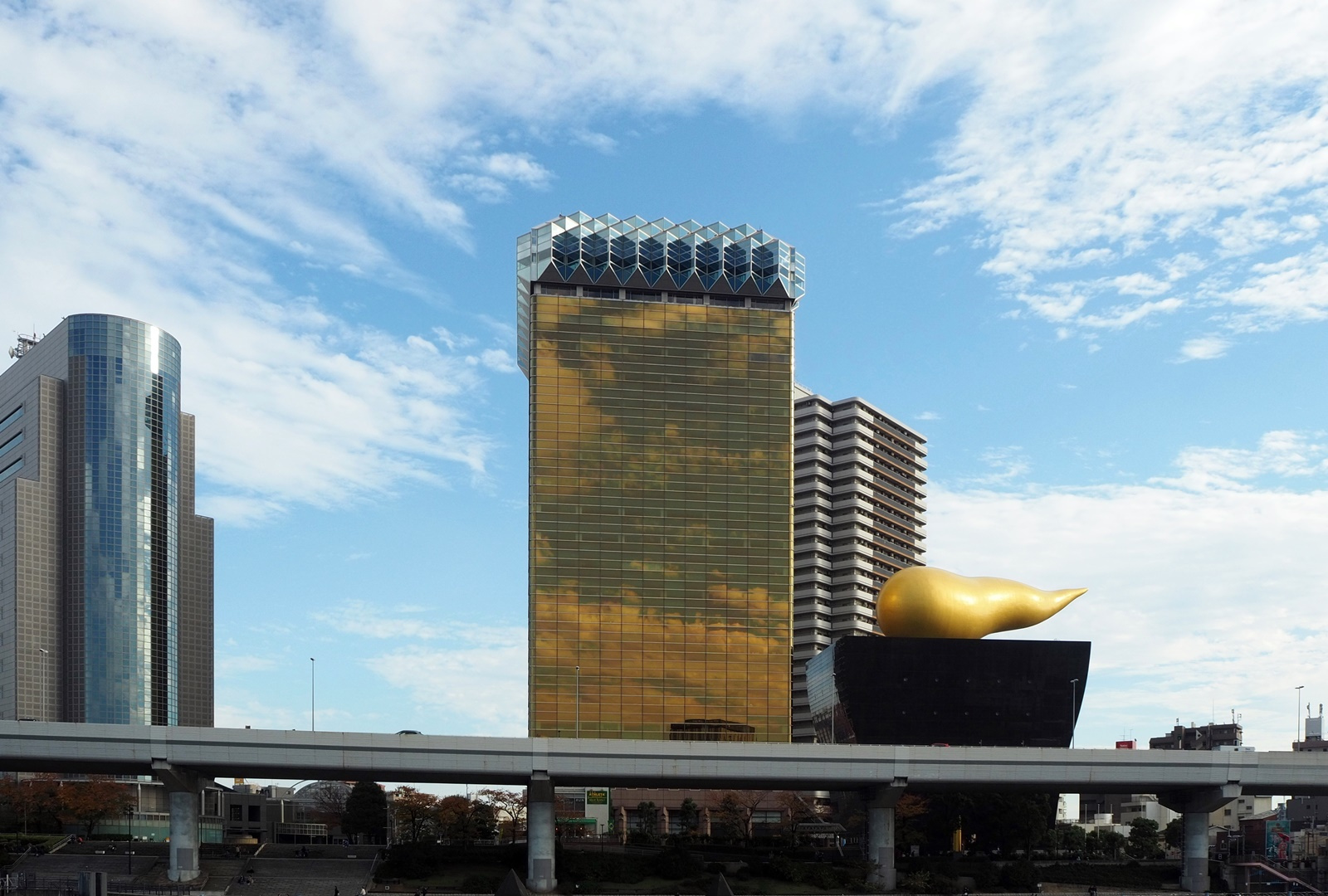 Asahi Beer Tower Токио здания архитектура река сумида город токио осень
