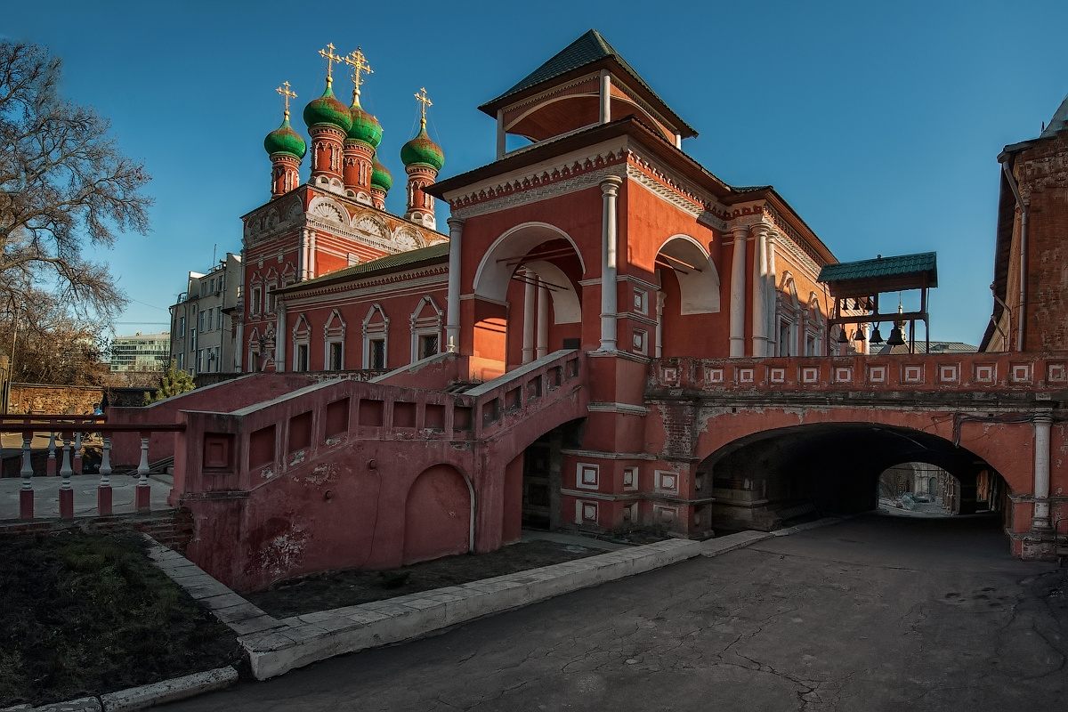 Храм Преподобного Сергия Радонежского в Высокопетровском монастыре 