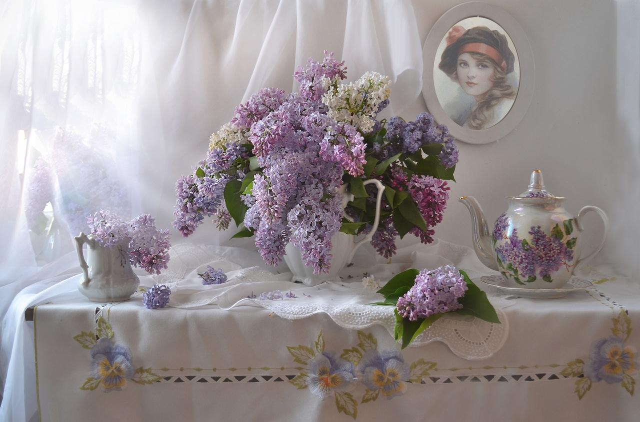 Прекрасное так мимолётно ... still life натюрморт цветы фото весна май сирень фарфор настроение