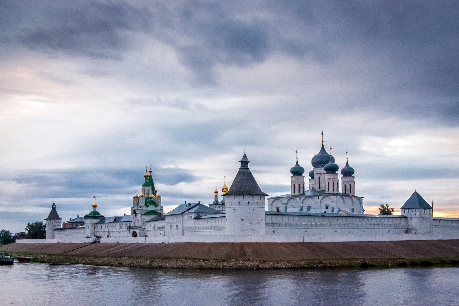 Свято-Троице-Макарьево-Желтоводский монасты́рь 