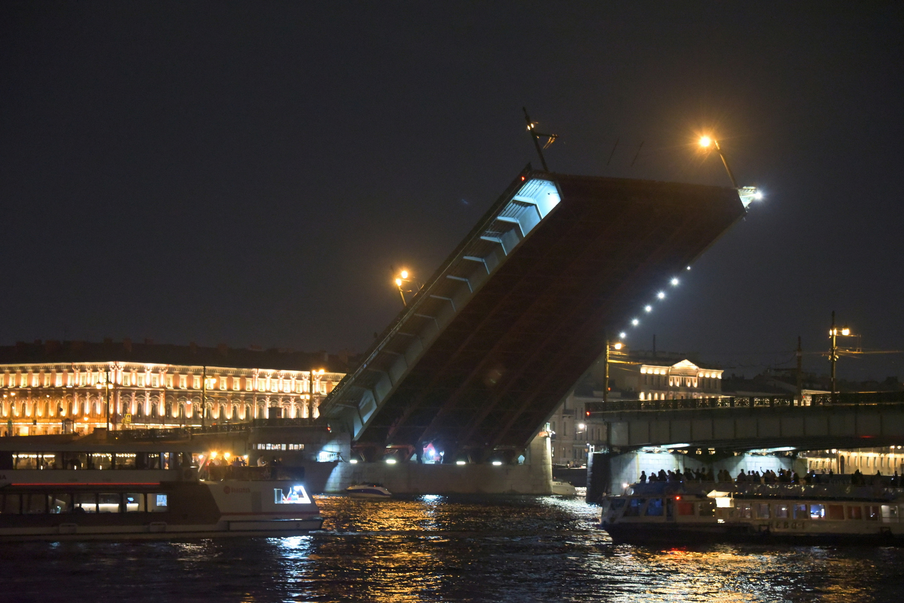 *** Санкт-Петербург ночь Литейный мост развод мостов лето Нева фонари вода