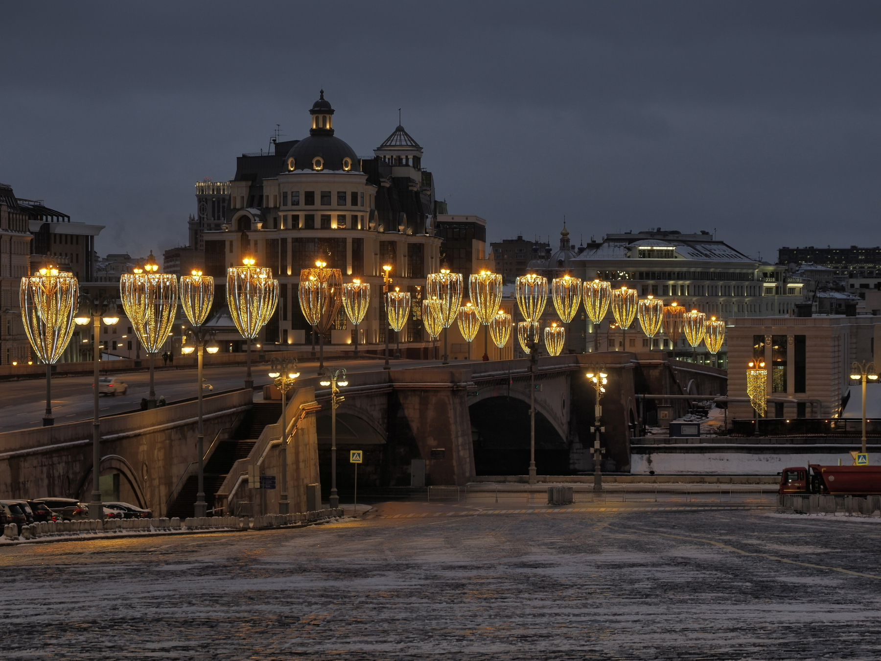 Мост с фужерами. 