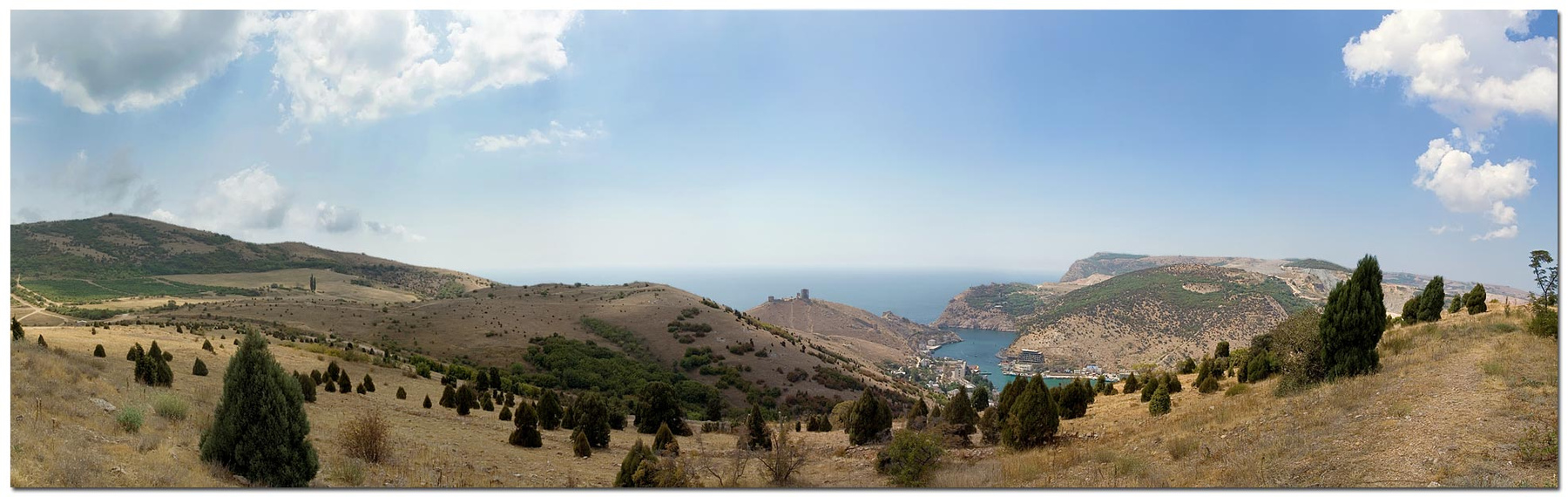 Вид на Балаклаву со стороны Северного форта. Балаклава. Панорама. Лето. Море.