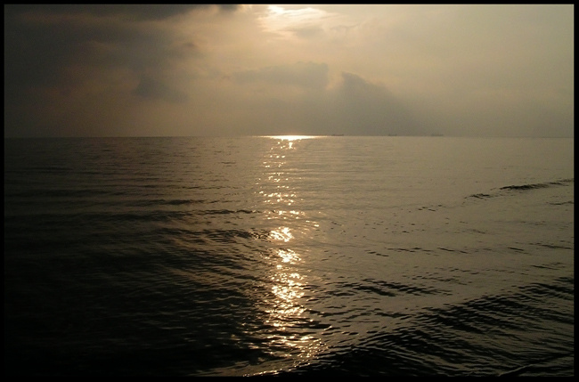 Дорога к солнцу. Море, солнце, облака
