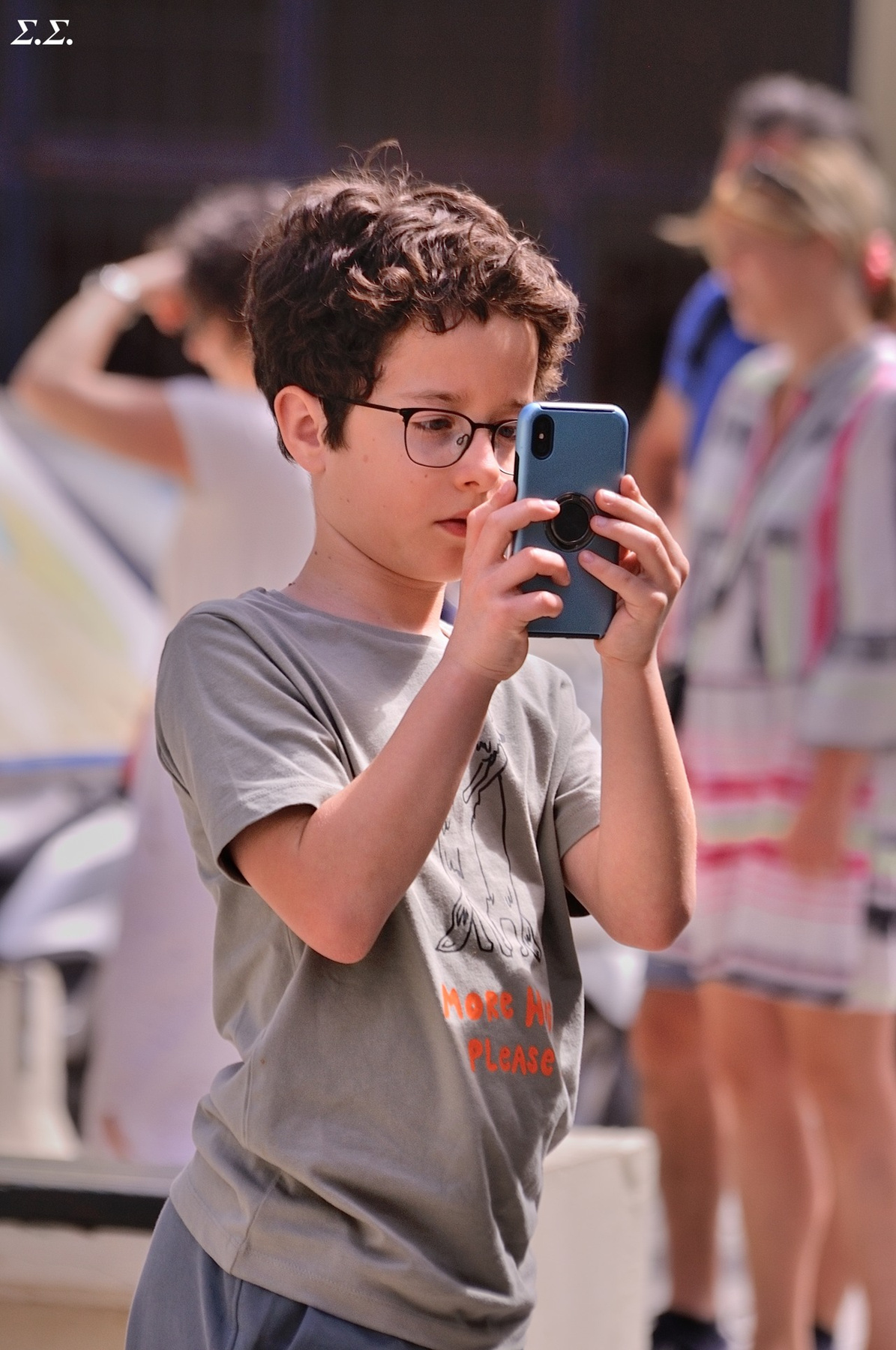 YOUNG MOBILE PHOTOGRAPHER 