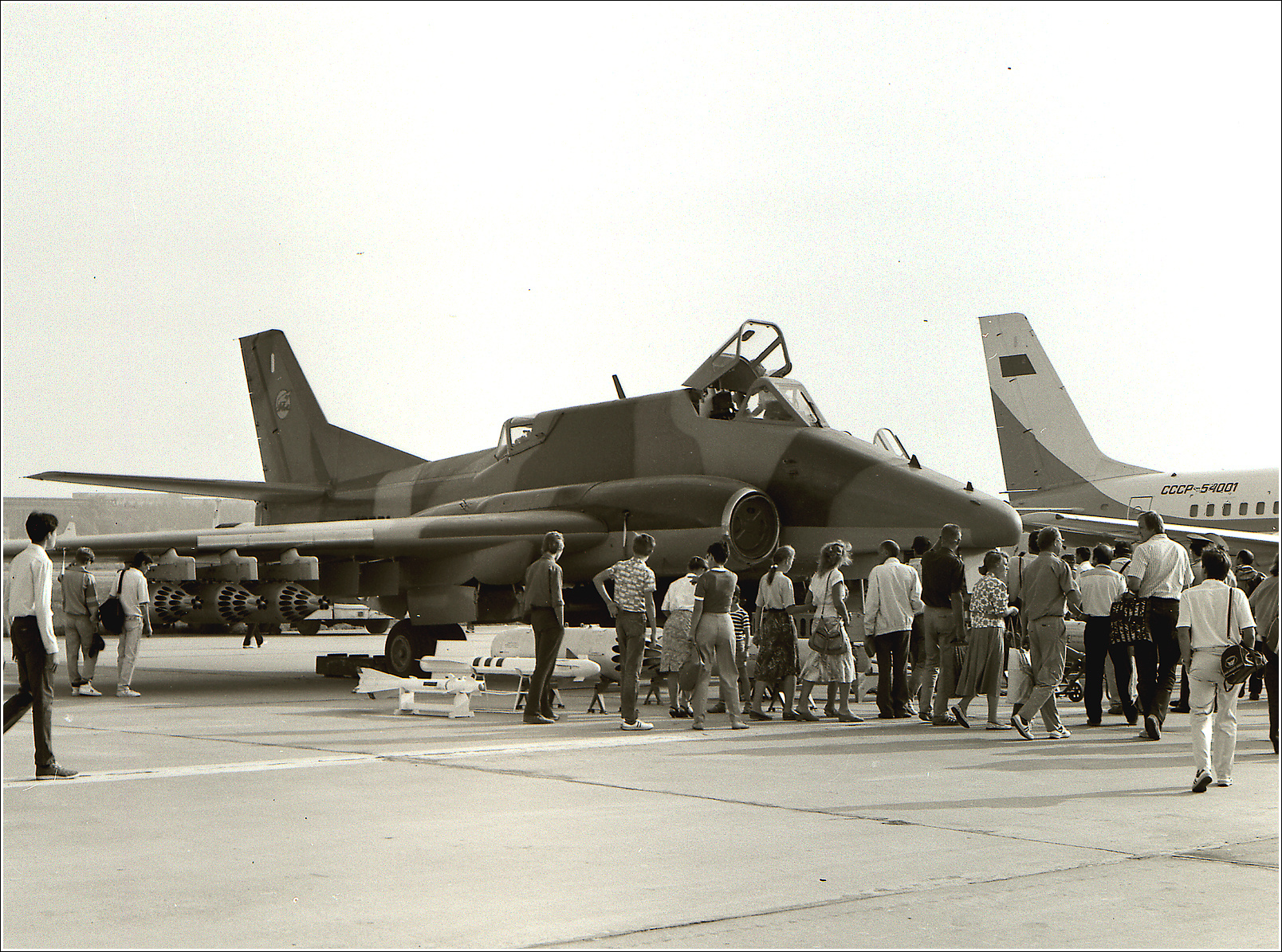 Ил-102 (1992 год) Ил-102 авиация самолет стоянка Жуковский 1992