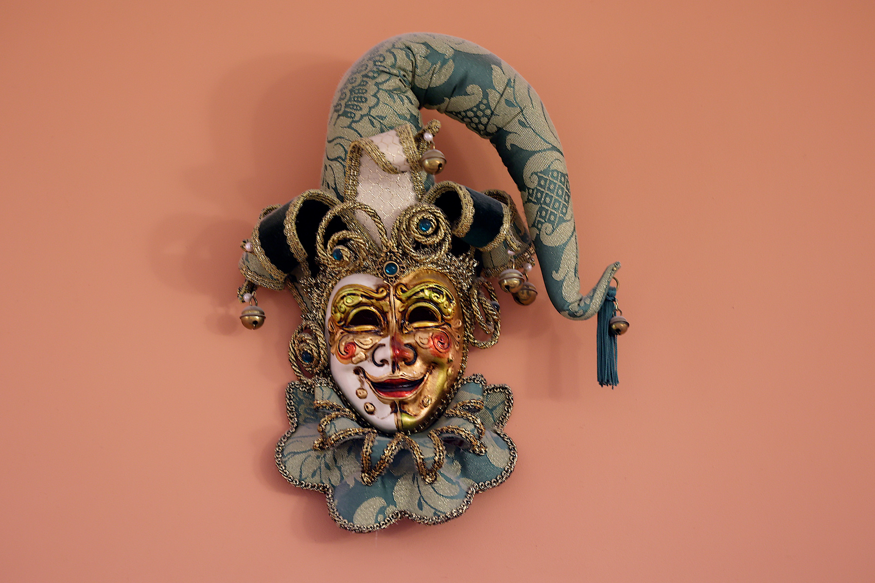 *** mask Venice Italy street shop trip