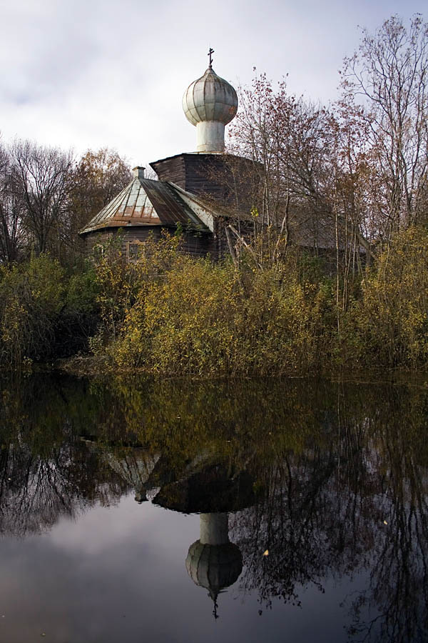 Над холодной водой Никольская Доможирово река осень