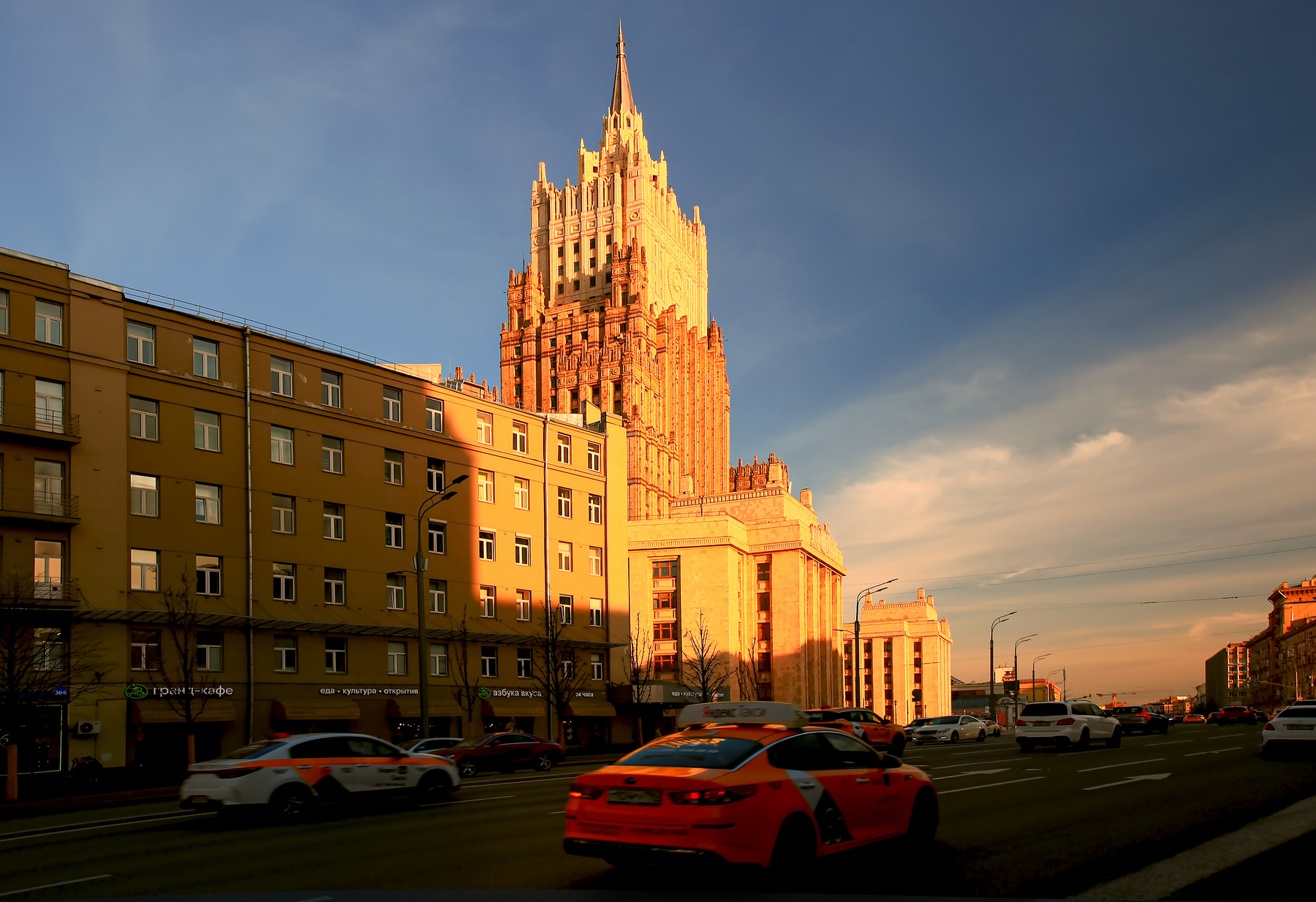 Вечерние контрасты российского МИДа Москва МИД РФ вечер