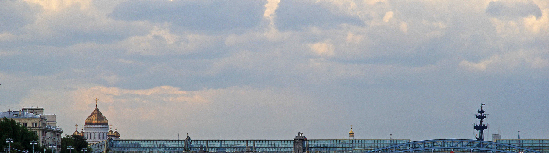 Москва и небо Город Крыши Купола