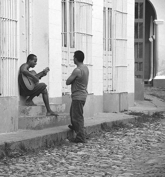 душевный вечер Тринидад, Куба, Trinidad, Cuba, гитара, певец, улица, песня