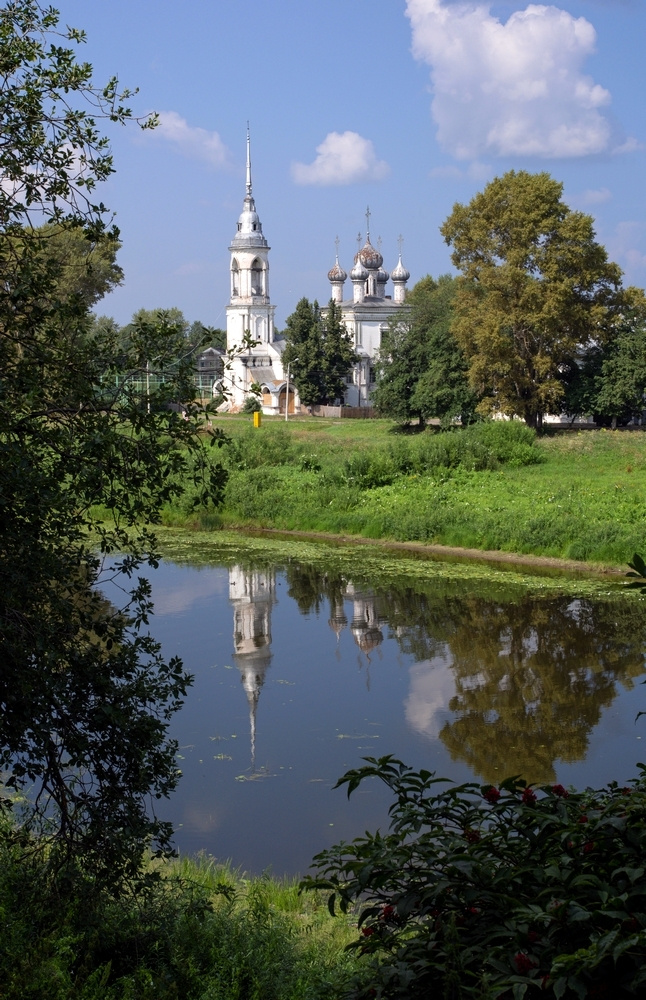 Вологда. храм река