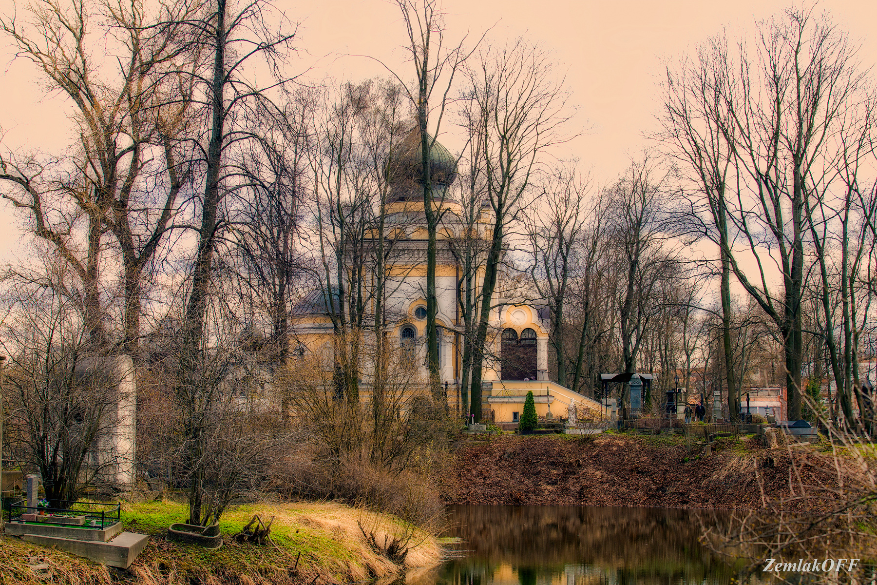 В центре города есть тихое место...(2) 