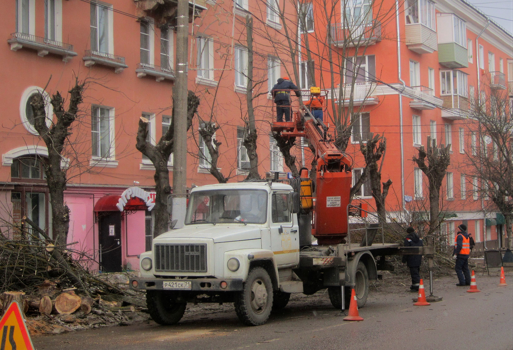 Весеннее кронирование ГАЗ автовышка деревья весна