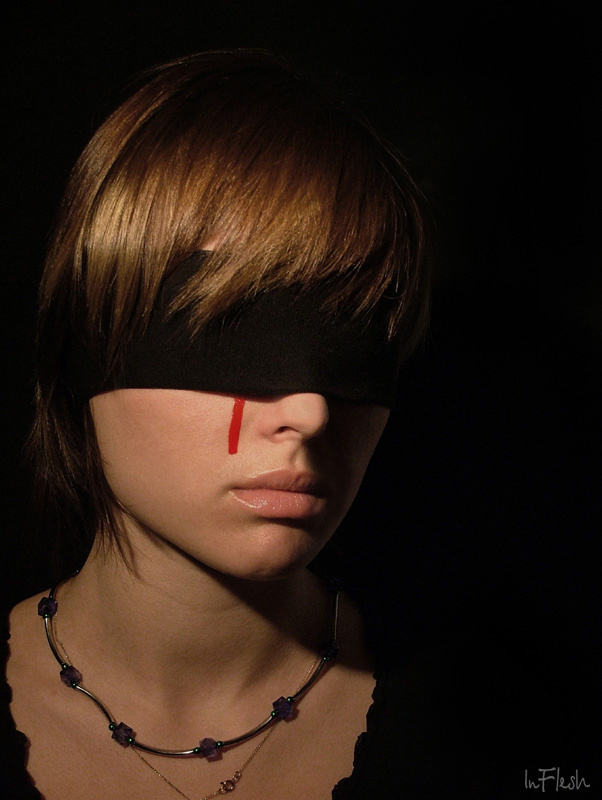 Bloody Tears Портрет,девушка,слезы,кровь