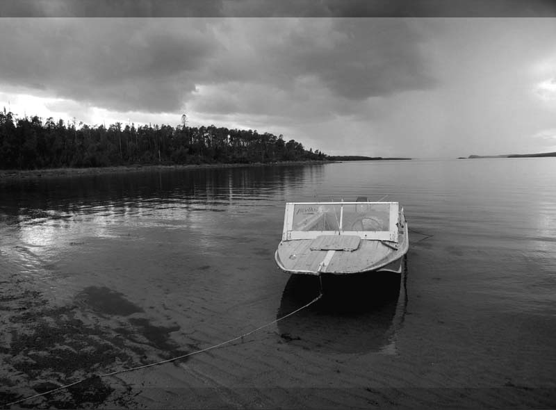 Отмель море лодка тишина берег север
