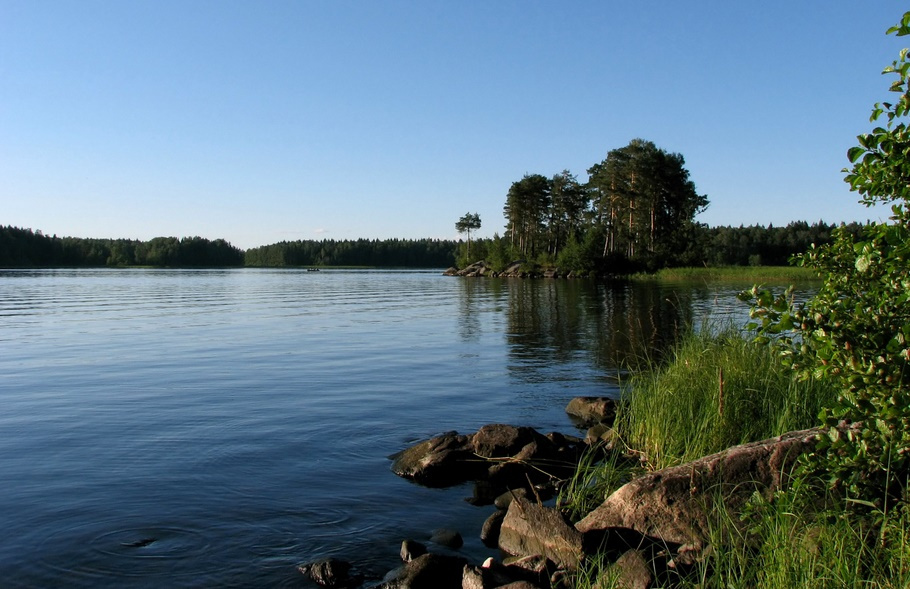 *** Вуокса,вода,вечер,камни,зелень.