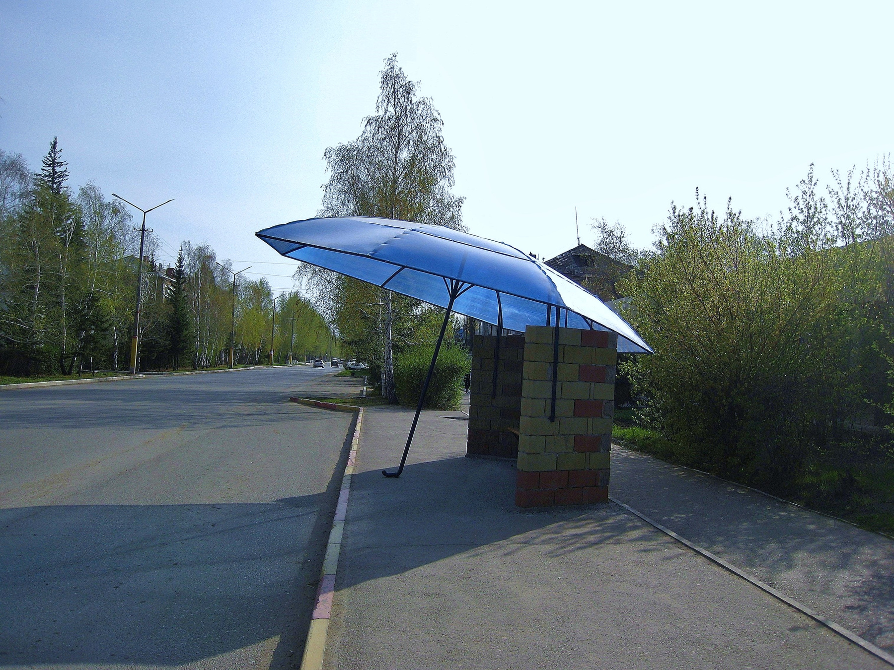 Автобусная остановка в городе Щучинск. Казахстан город водопад озеро природа скалы
