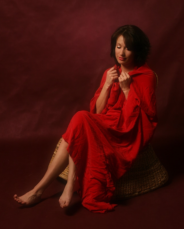 Lady in red Девушка красная ткань смущение