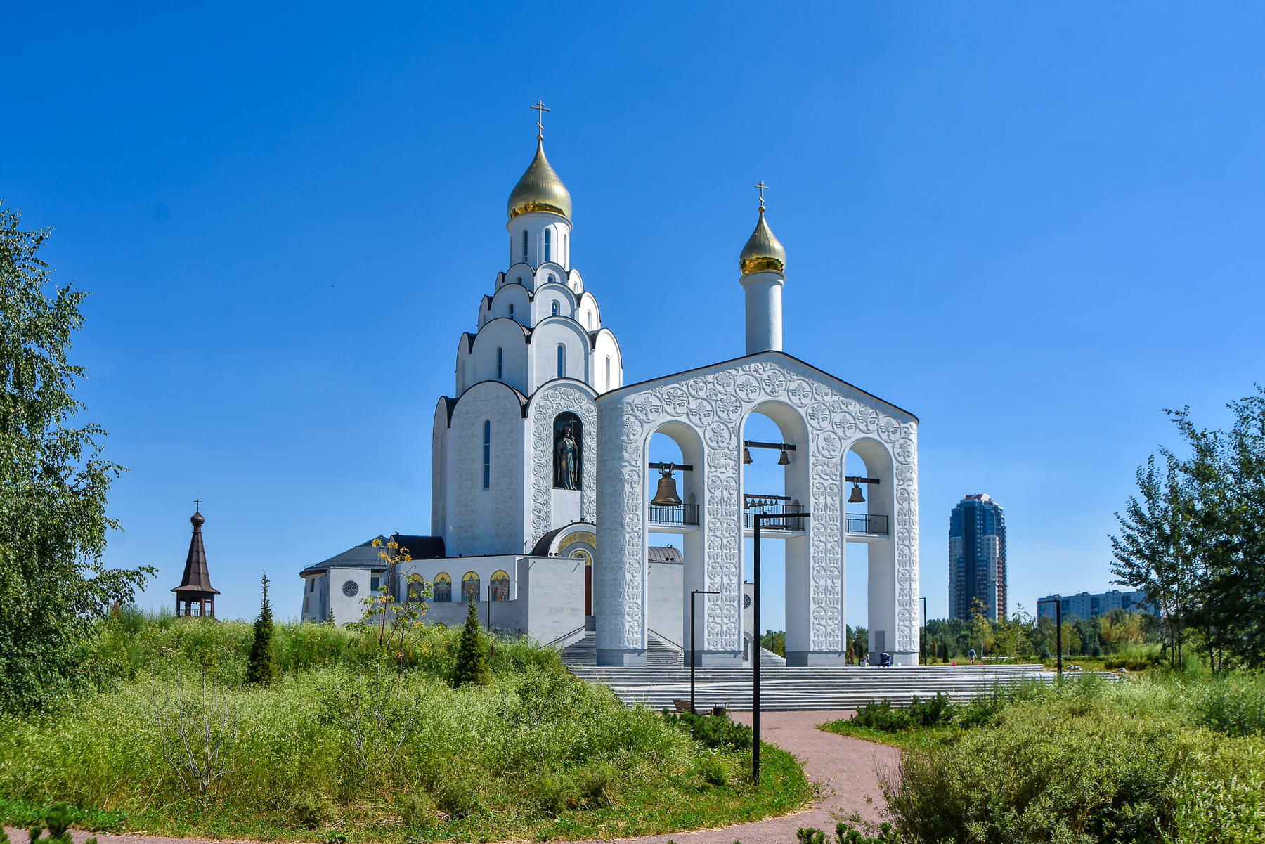 Церковь Владимира равноапостольного Владимира Тушино город архитектура.храм лето