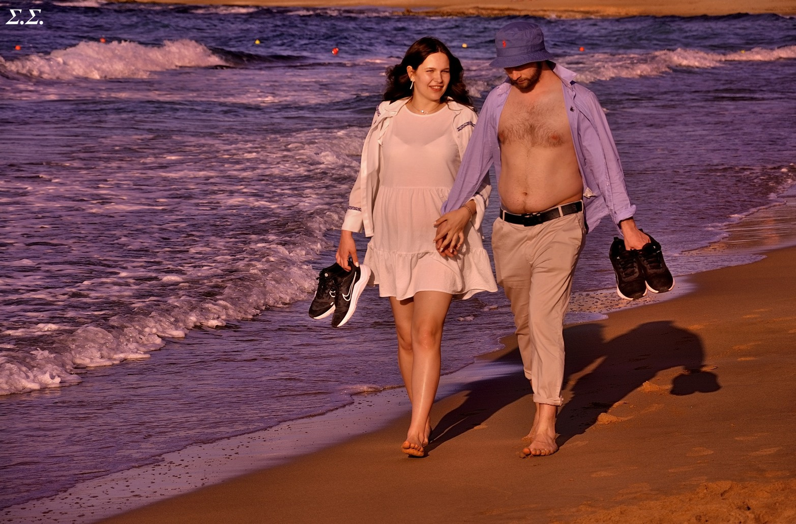 PREGNANT COUPLE AT THE BEACH 