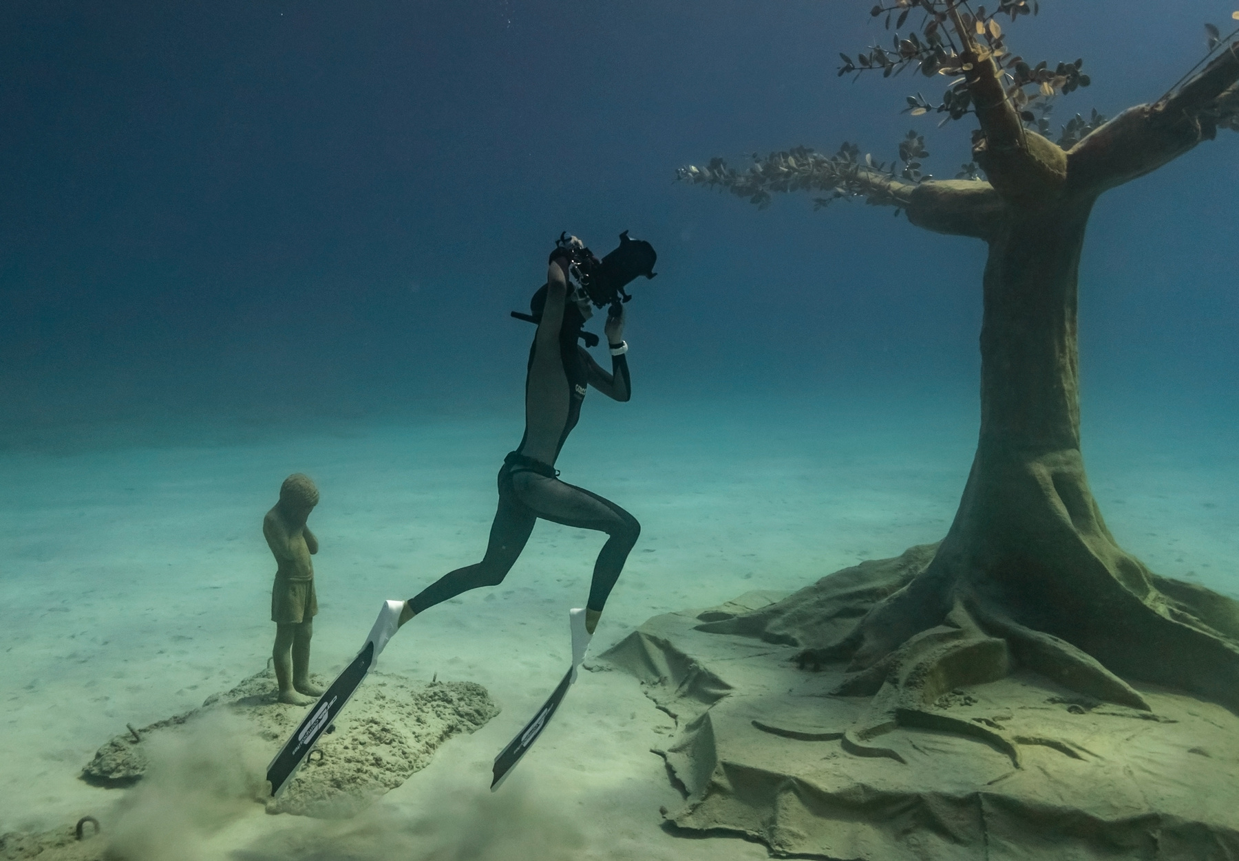 Фотограф под водой кипр подводная съемка фридайвинг