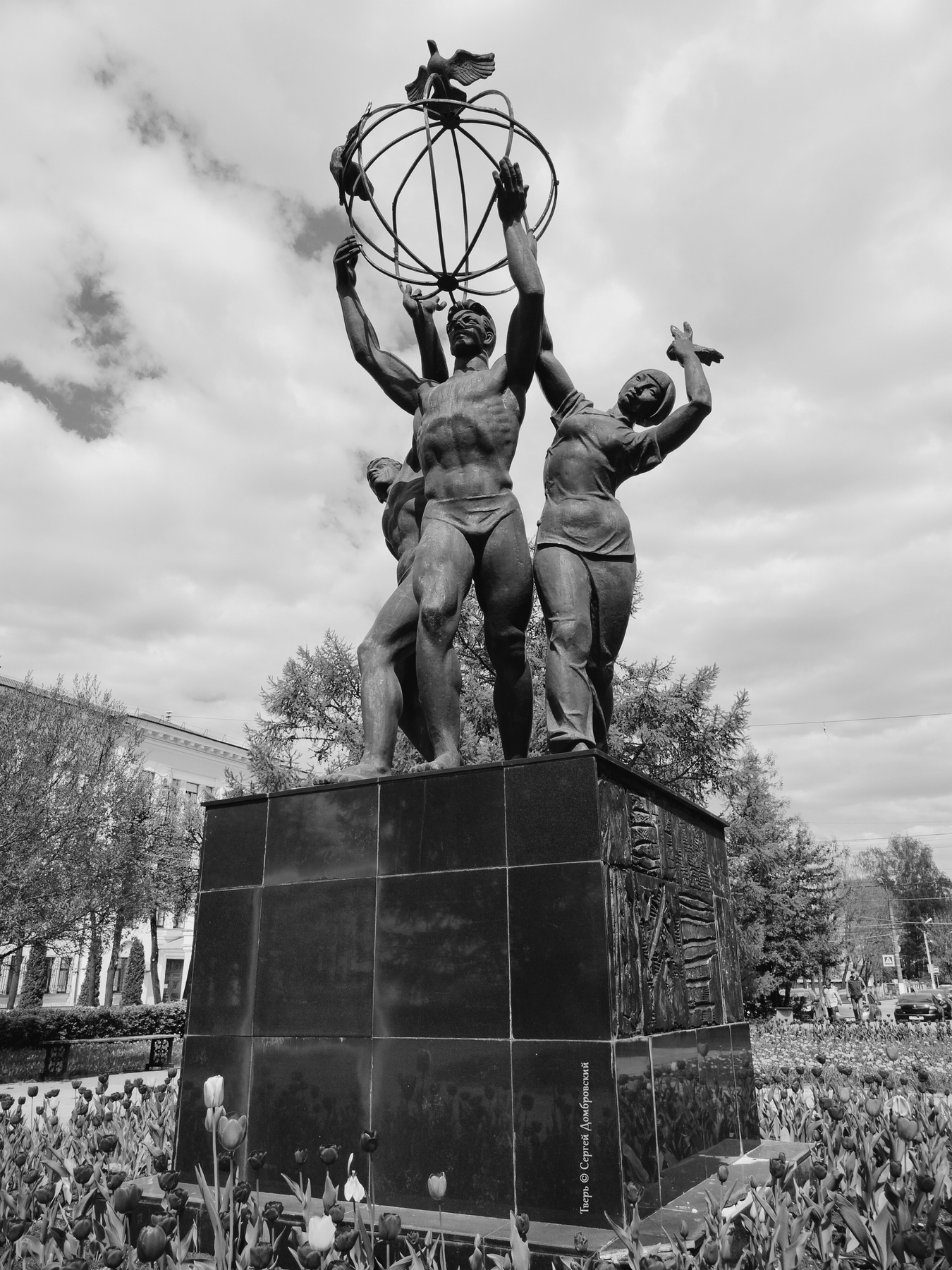Тверь Тверь памятник мир голуби СССР
