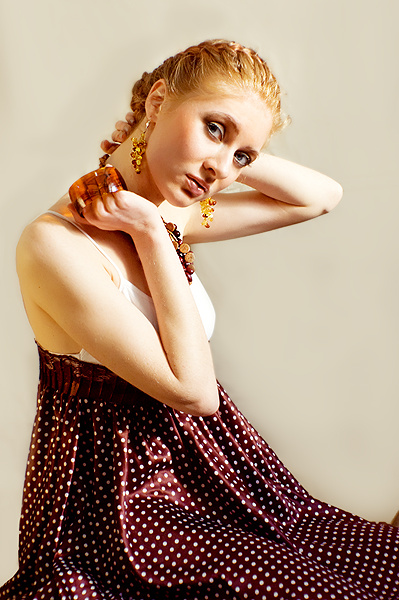 Amber retro brown womsn