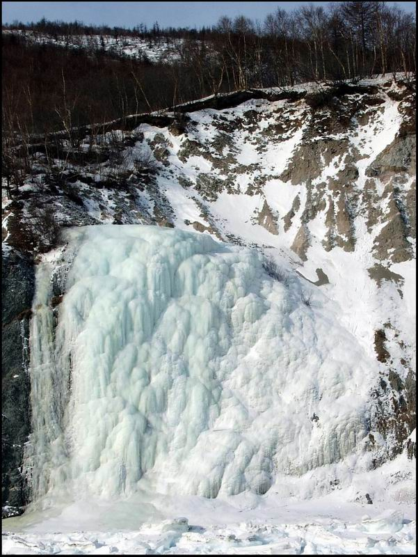 Заснувший водопад водопад