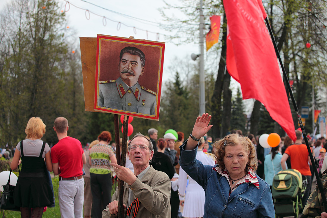 Бойцы за идею коммунисты сталин день победы 9 мая демонстрация
