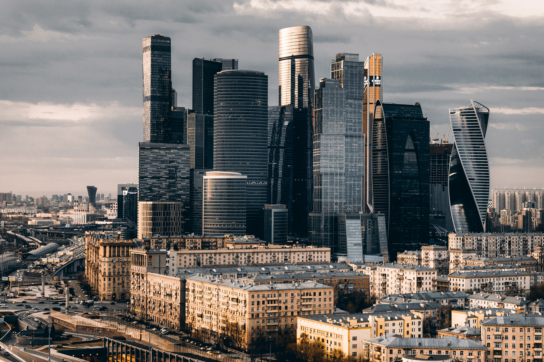 Москва. Вид на семейство небоскрёбов Москва Сити. Москва Сити небоскребы